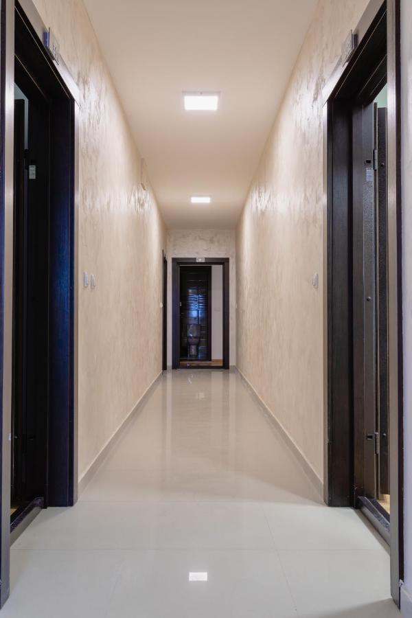 Airmi Hotel Surčin Exterior foto